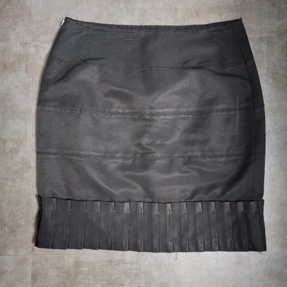 REISS Black Mini Skirt with Pleated Hem Detail Size 4 - Picture 3 of 9
